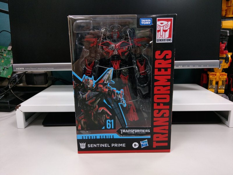 In Hand Image Of Studio Series 61 Sentinel Prime Battle Of Chicago Voyager Figure   (1 of 23)